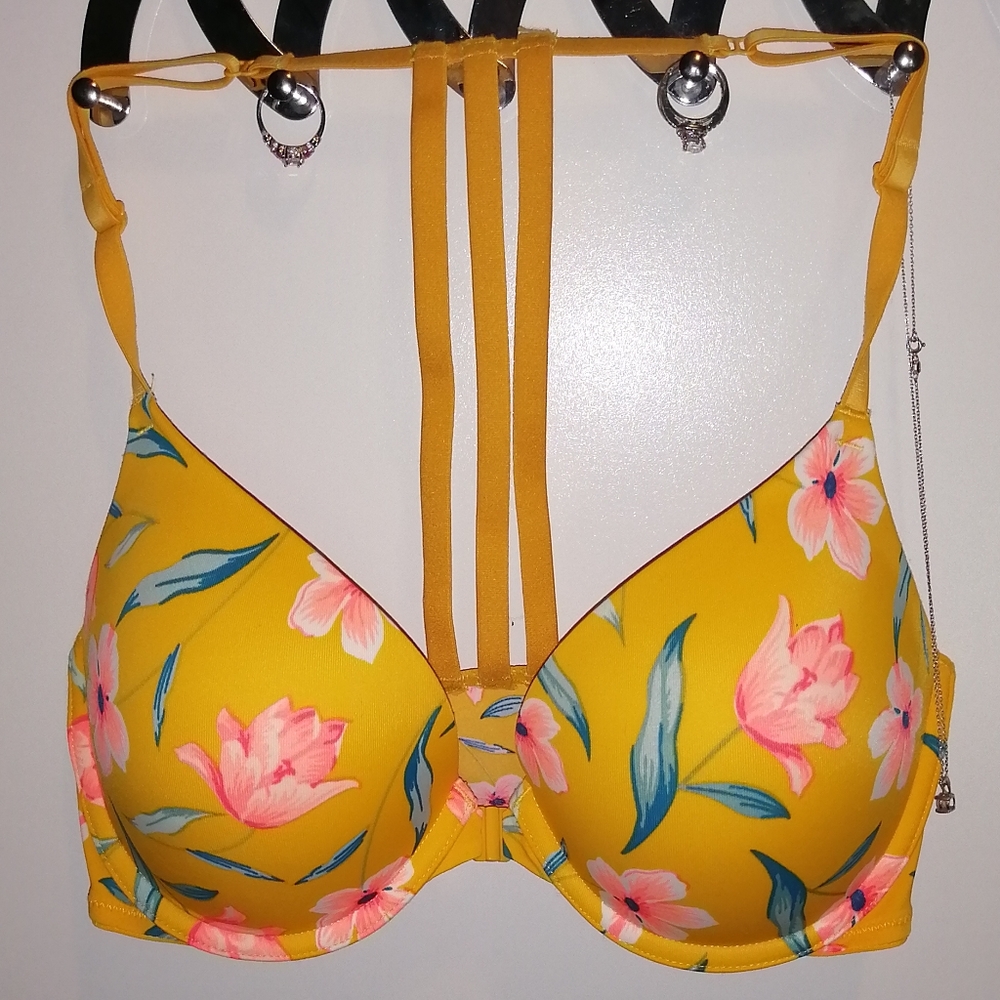 BNWOT Victoria's secret push-up bra - front clasp